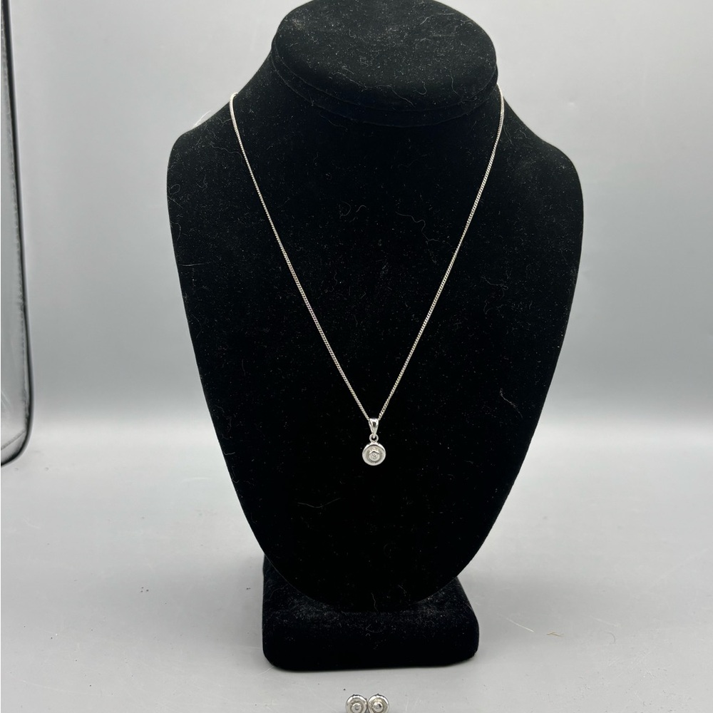 925 Pendant necklace and matching stud earrings set